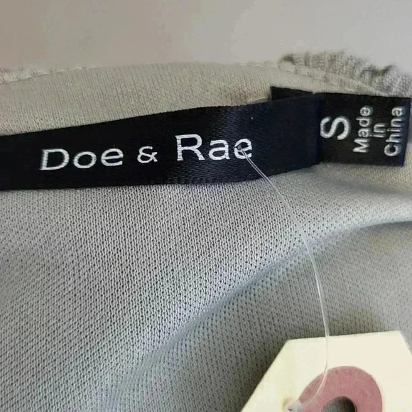 Doe and Rae NWT New Light Gray Tiered Midi Dress Womens Size Small - Picture 4 of 13